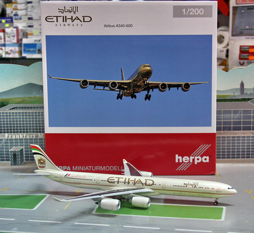 1:200 Etihad Airways A340-6 ...