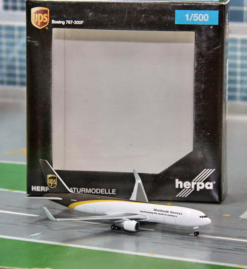 1:500 UPS Airlines B767-300 ...