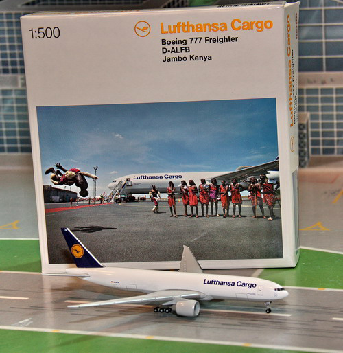 1:500 Lufthansa B777 Freigh ...