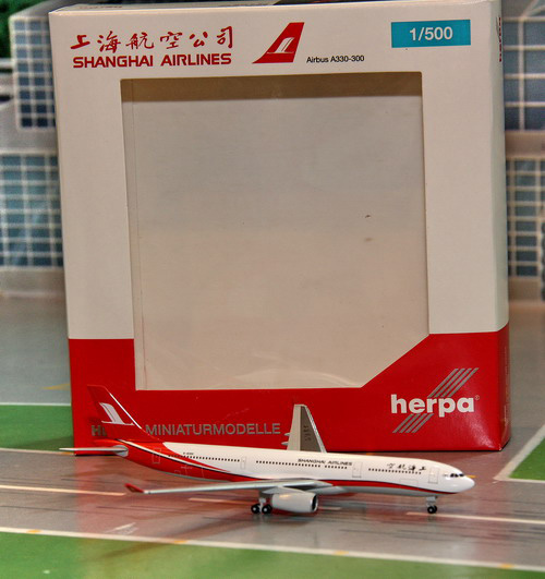 1:500 Shanghai Airlines A33 ...