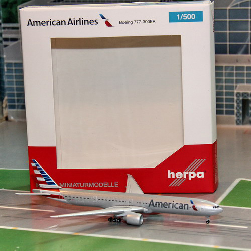 1:500 American Airlines B77 ...