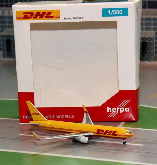 1:500 DHL B767-300F