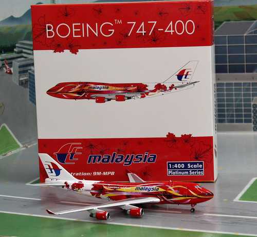 1:400 Malaysia Airlines B74 ...