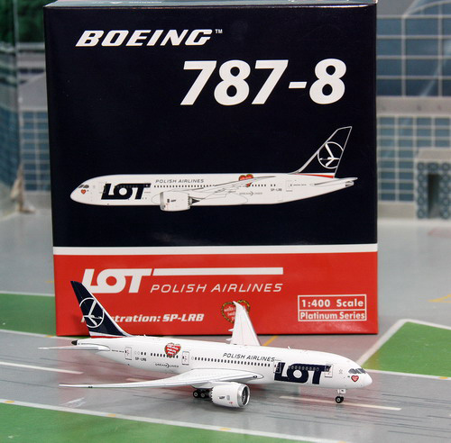 1:400 LOT B787-8