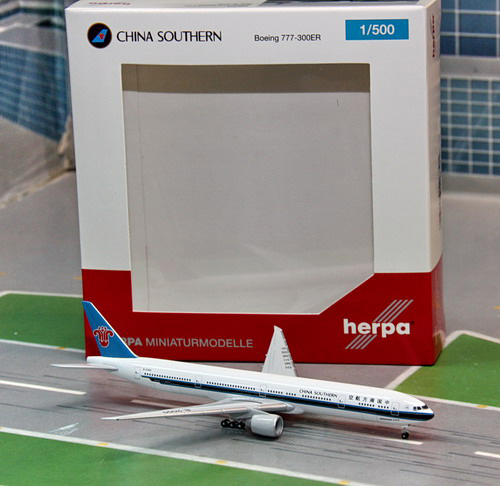1:500 China Southern B777-3 ...