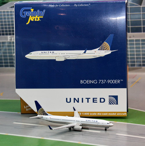 1:400 United B737-900ER