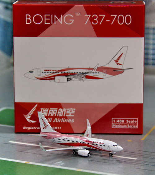 1:400 Ruili Airlines B737-7 ...