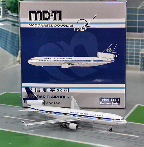 1:400 Mandarin Airlines MD- ...