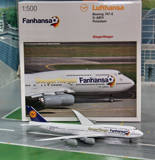 1:500 Lufthansa B747-8
