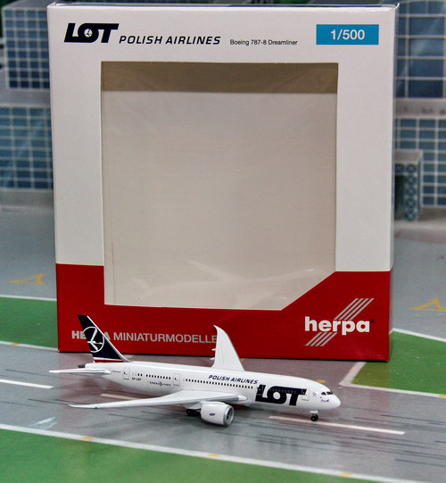 1:500 LOT Polish Airlines B ...