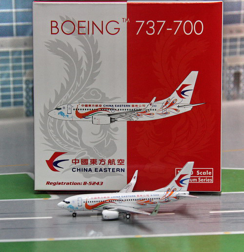 1:400 China Eastern B737-70 ...