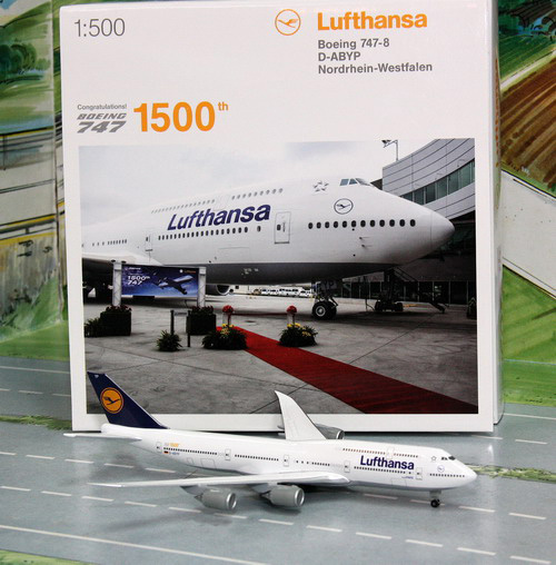 1:500 Lufthansa B747-8