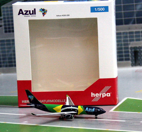 1:500 Azul A330-200
