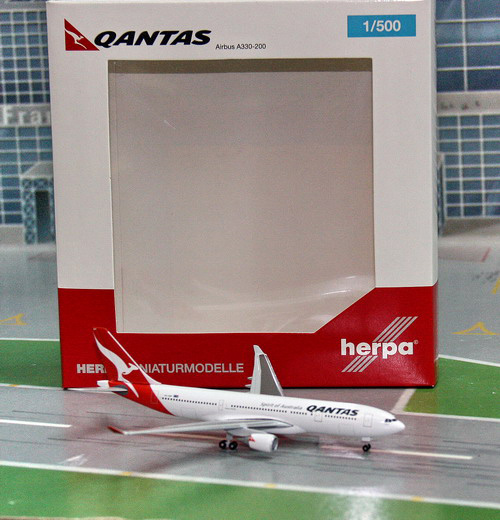 1:500 Qantas A330-200