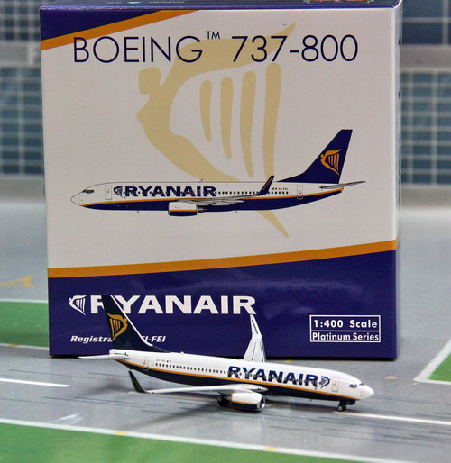1:400 Ryanair B737-800