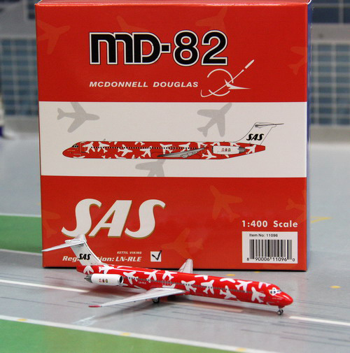 1:400 Scandinavian MD-82