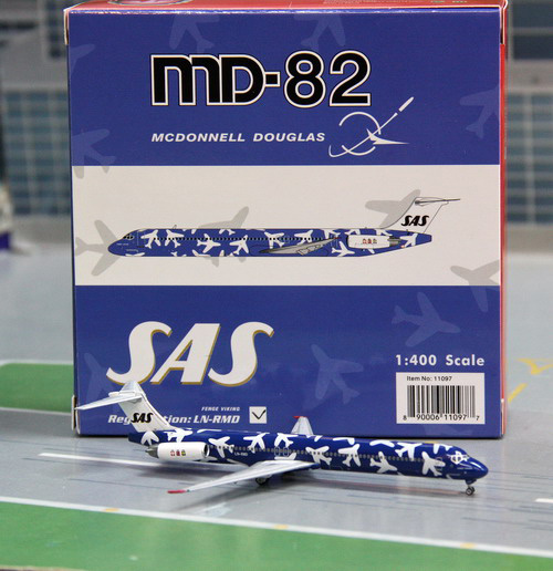 1:400 Scandinavian MD-82