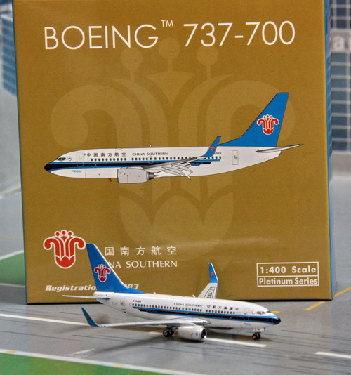 1:400 China Southern B737-7 ...