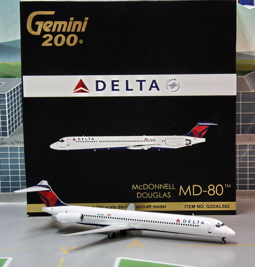 1:200 Delta MD-80