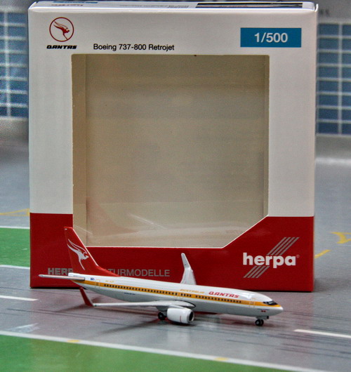 1:500 Qantas B737-800