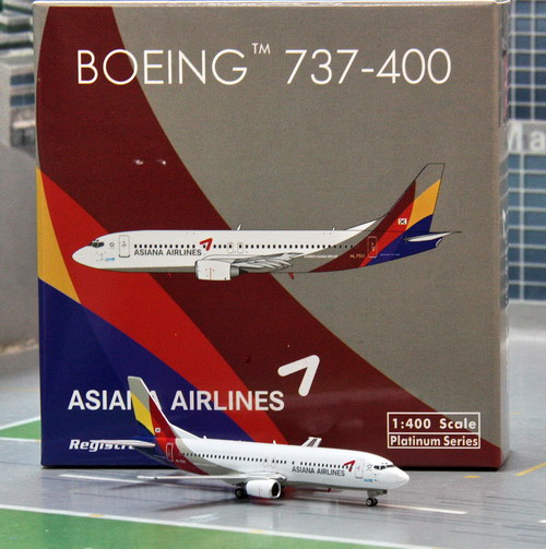 1:400 Asiana Airlines B737- ...