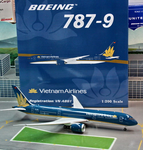 1:200 Vietnam Airlines B787 ...
