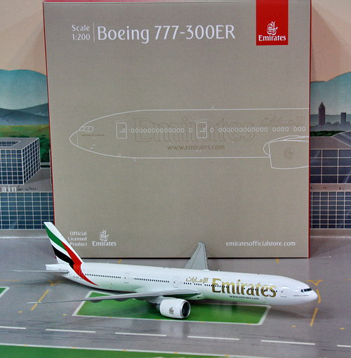 1:200 Emirates B777-300ER