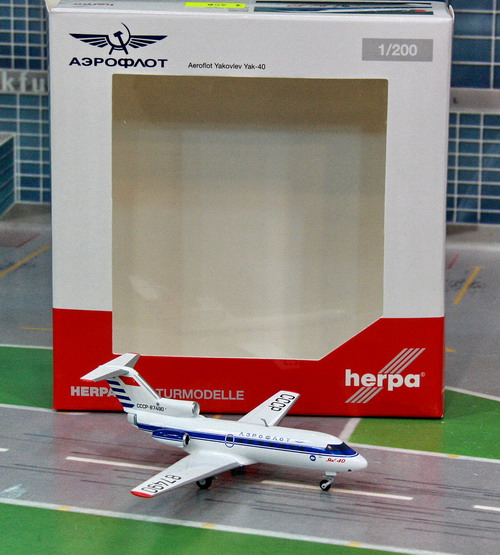 1:200 Aeroflot Yakovlev Yak ...