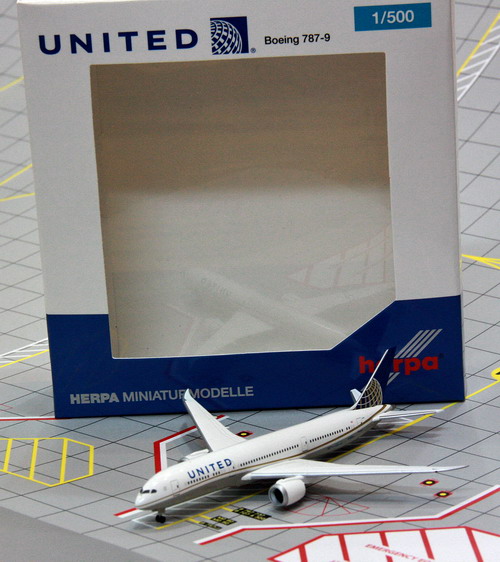 1:500 United B787-9