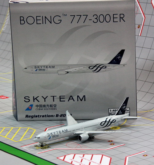 1:400 China Southern B777-3 ...