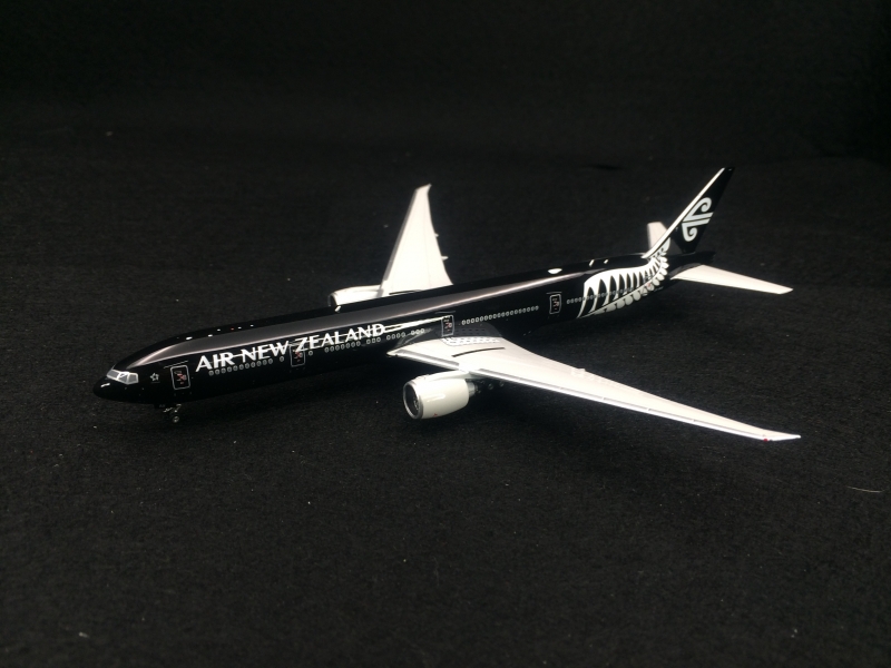 1:400 B777-300ER Air New Ze ...
