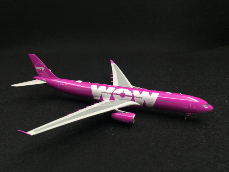 1:400 WOW Air A330-300