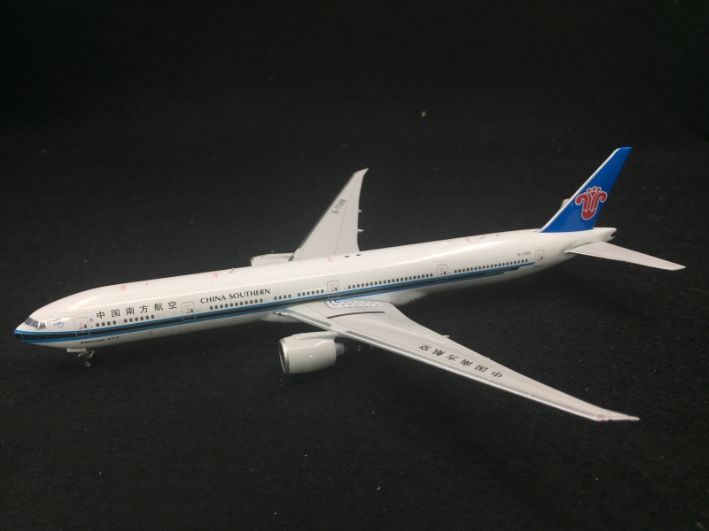 1:400 China Southern B777-3 ...