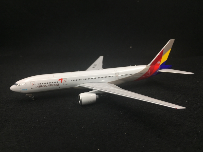 1:400 Asiana Airlines B777- ...