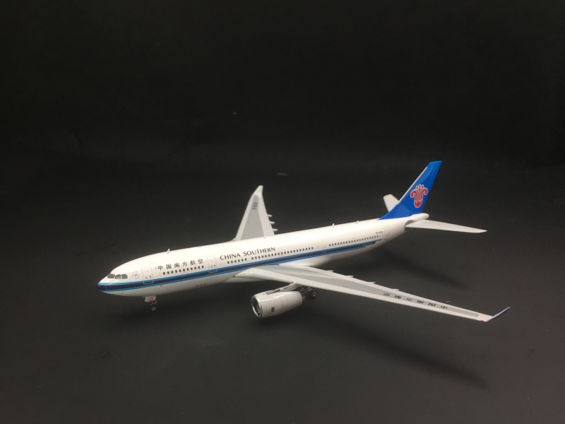 1:400 China Southern A330-3 ...