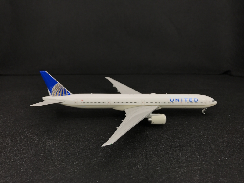 1:400 United B777-300ER