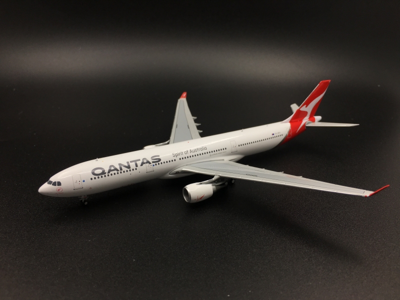 1:400 Qantas A330-300 (New  ...