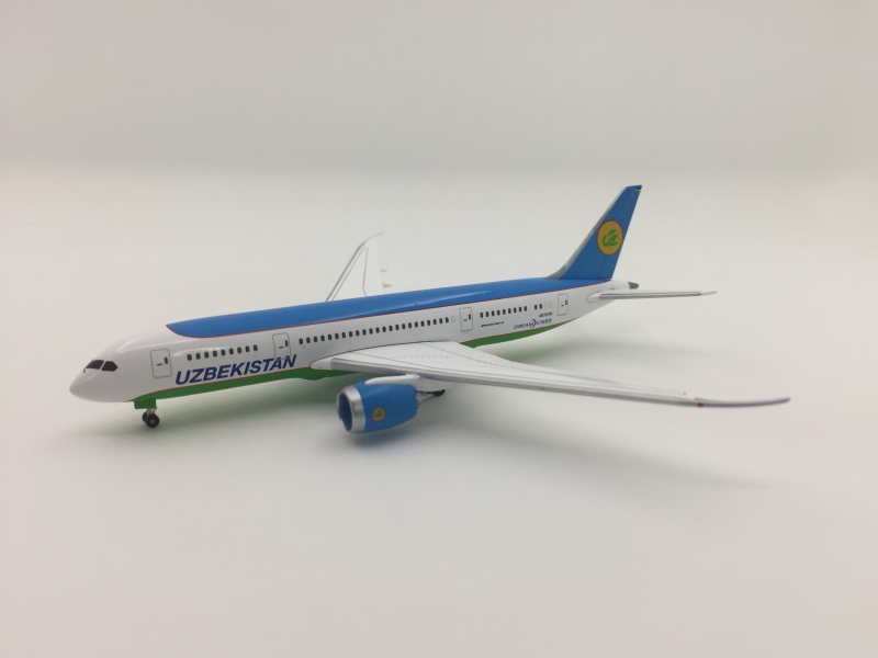 1:500 Uzbekistan Airlines B ...