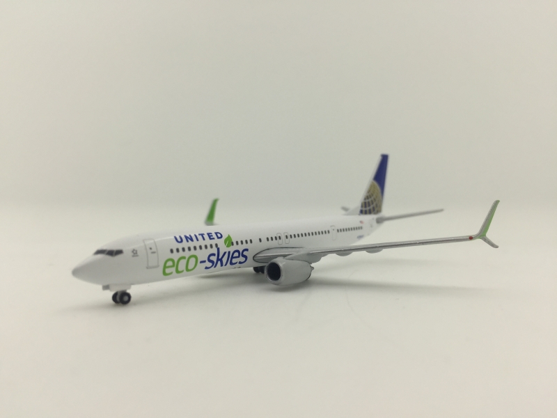 1:500 United Airlines B737- ...