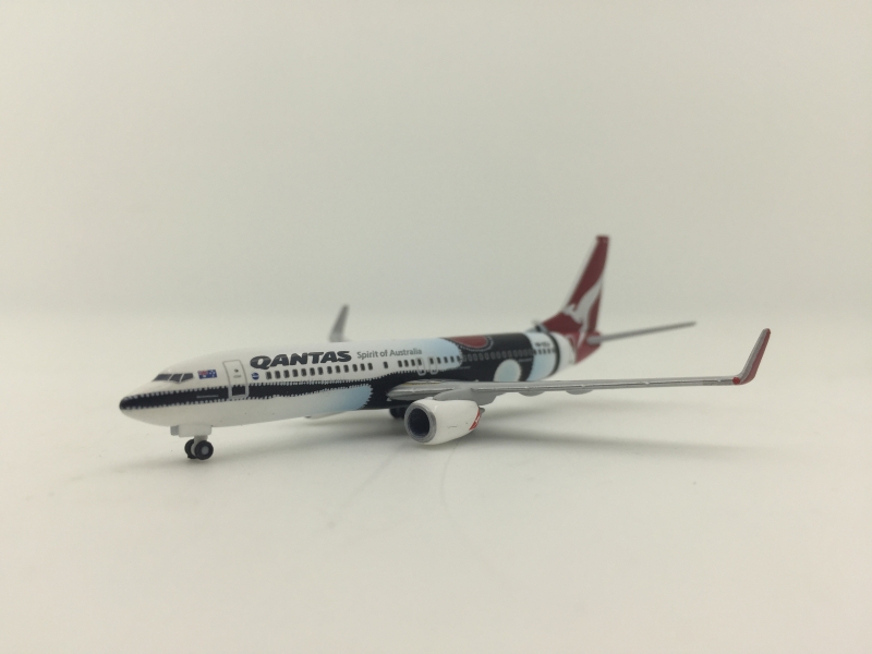 1:500 Qantas B737-800