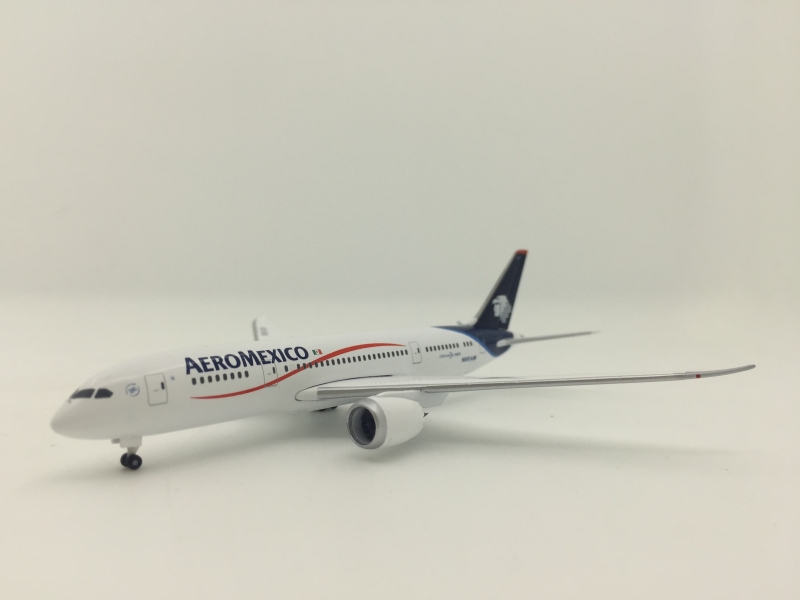 1:500 AeroMexico B787-8