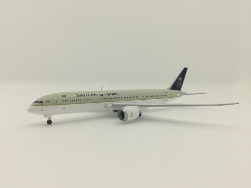 1:500 Saudi B787