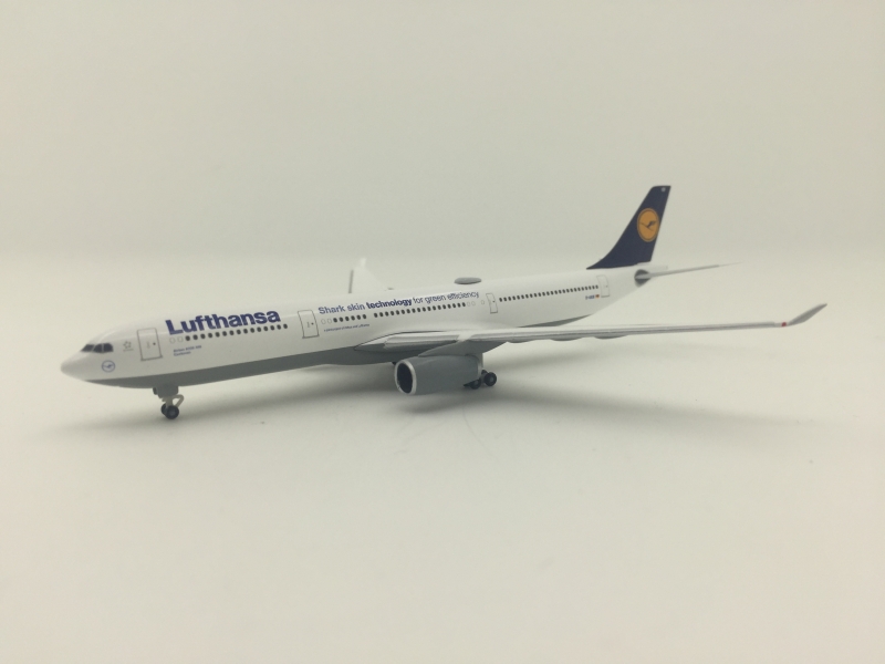 1:500 Lufthansa A330-300