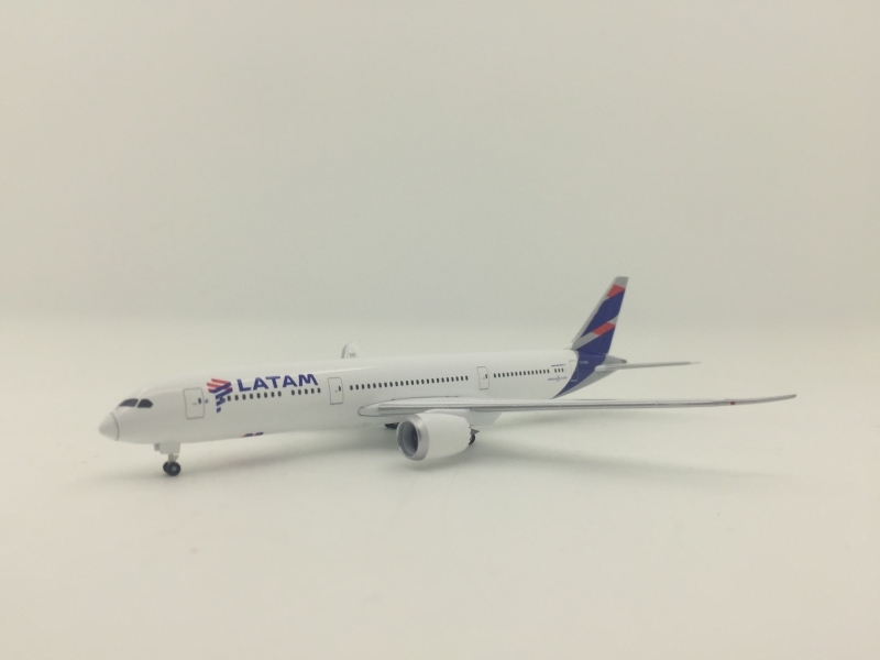1:500 LATAM Airlines B787-9