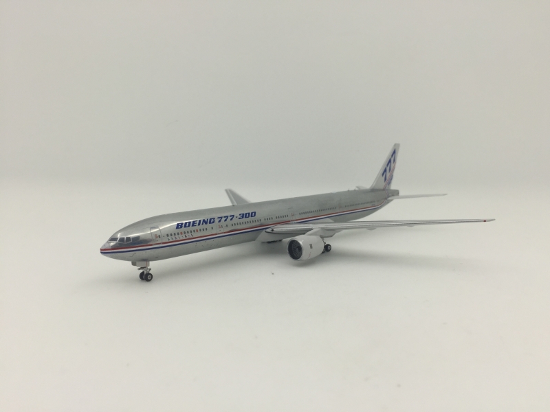 1:400 House Colour B777-300