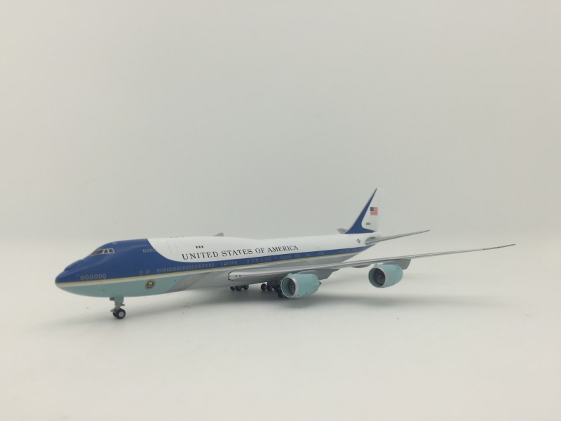 1:400 B747-8I (U.S. Air For ...