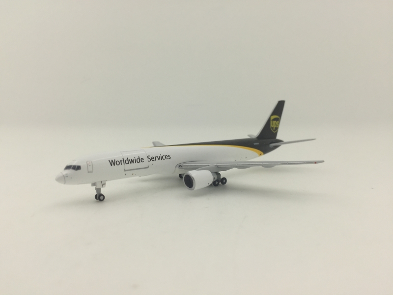 1:400 UPS B757-200F (New Li ...