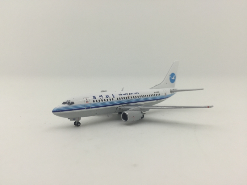 1:400 Xiamen Airlines B737- ...
