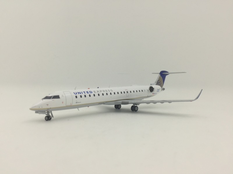 1:400 United Express CRJ-70 ...