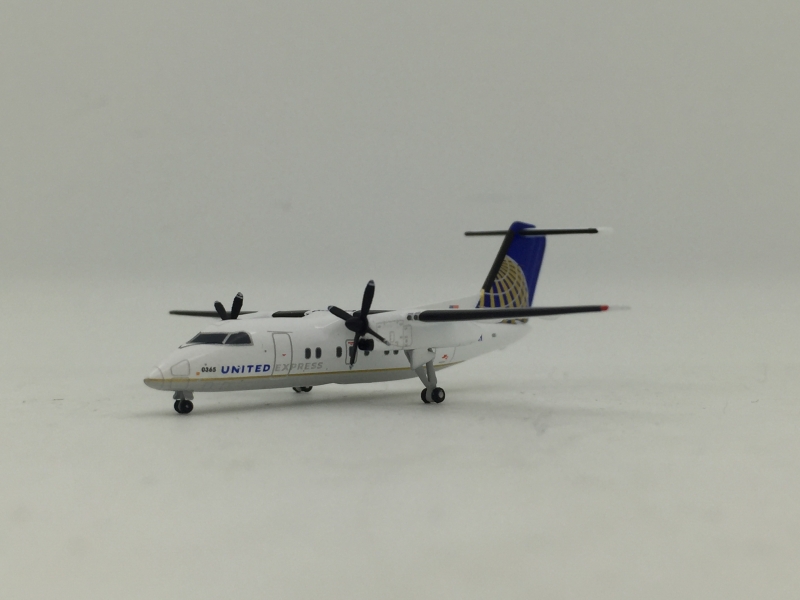1:400 United Express Dash 8 ...